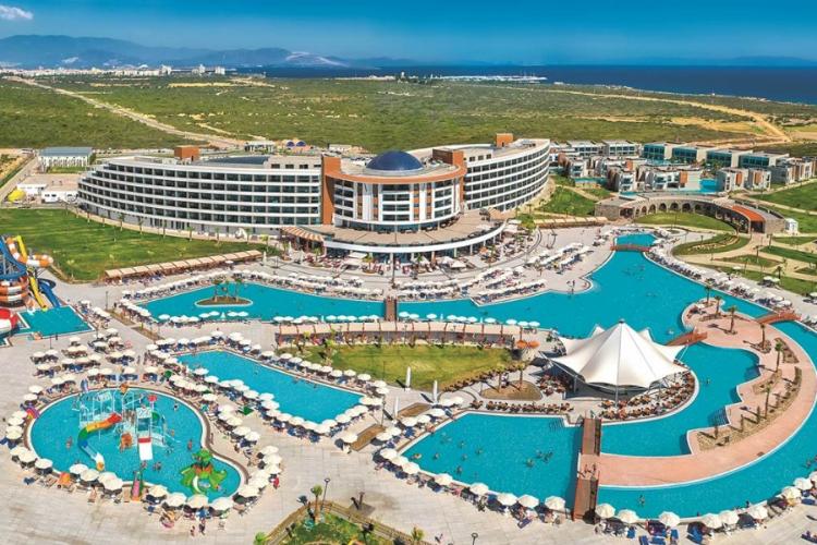 Aquasis Deluxe Resort & Spa